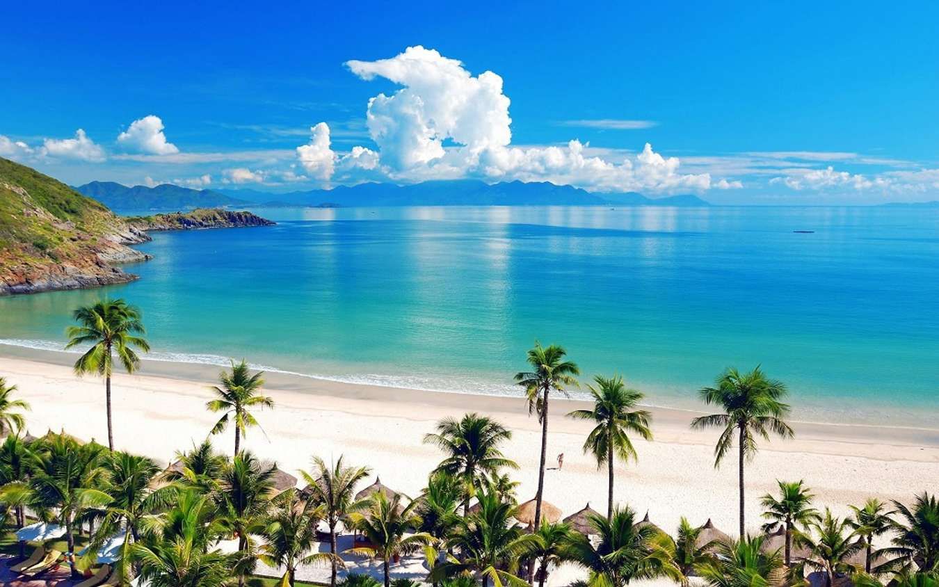 Bãi biển Mỹ Khê: kinh nghiệm tắm biển, vui chơi và check in
