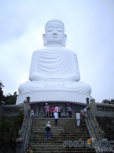 Tượng Phật Thích Ca trên Bà Nà
