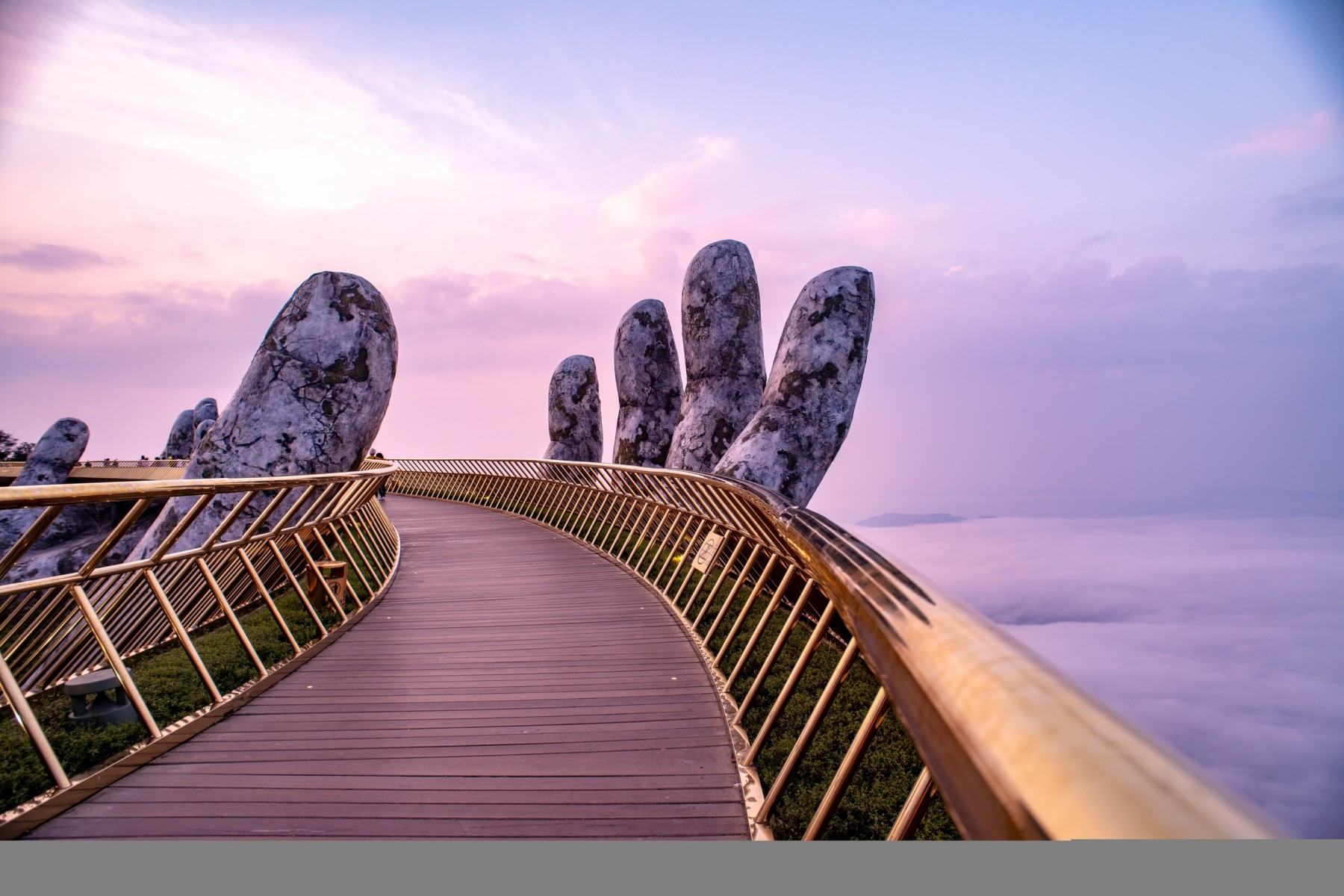 Cầu Vàng Bà Nà Hills: kinh nghiệm tham quan và chụp ảnh