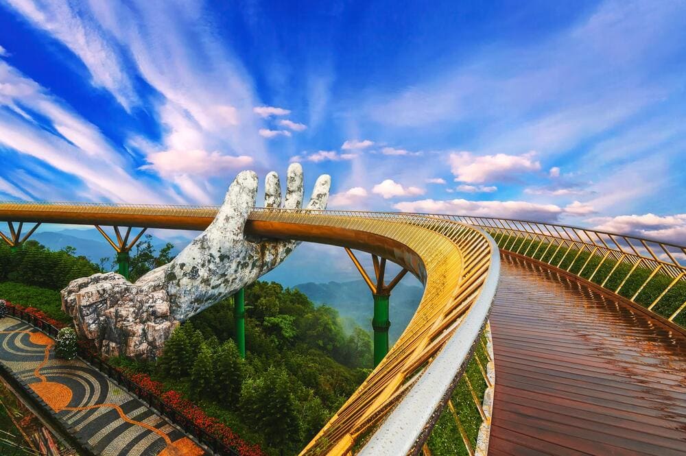 Cầu Vàng Bà Nà Hills: kinh nghiệm tham quan và chụp ảnh