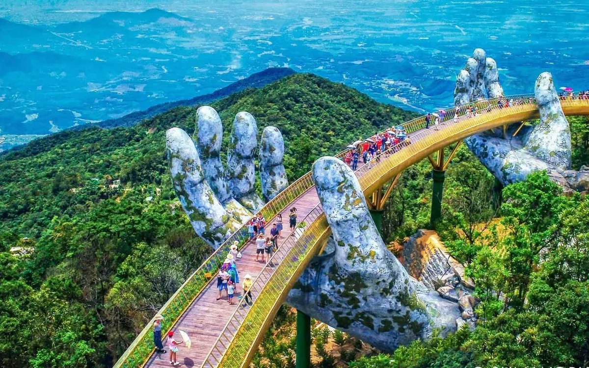 Cầu Vàng Bà Nà Hills: kinh nghiệm tham quan và chụp ảnh