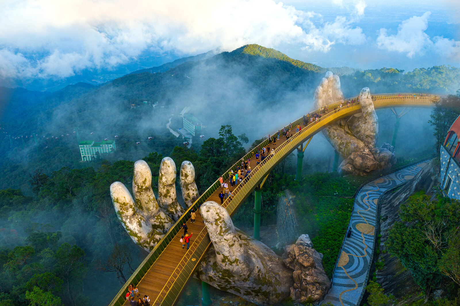 Có nên ở lại Bà Nà Hills một đêm không?