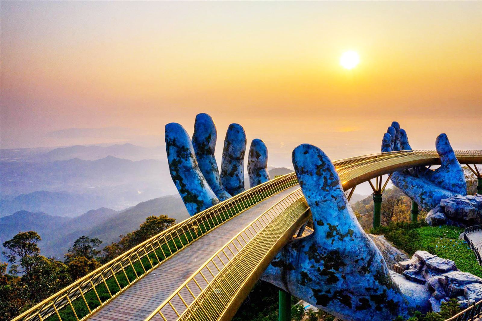 Có nên ở lại Bà Nà Hills một đêm không?