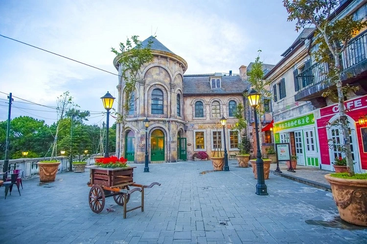 Làng Pháp Bà Nà Hills có gì đặc biệt?