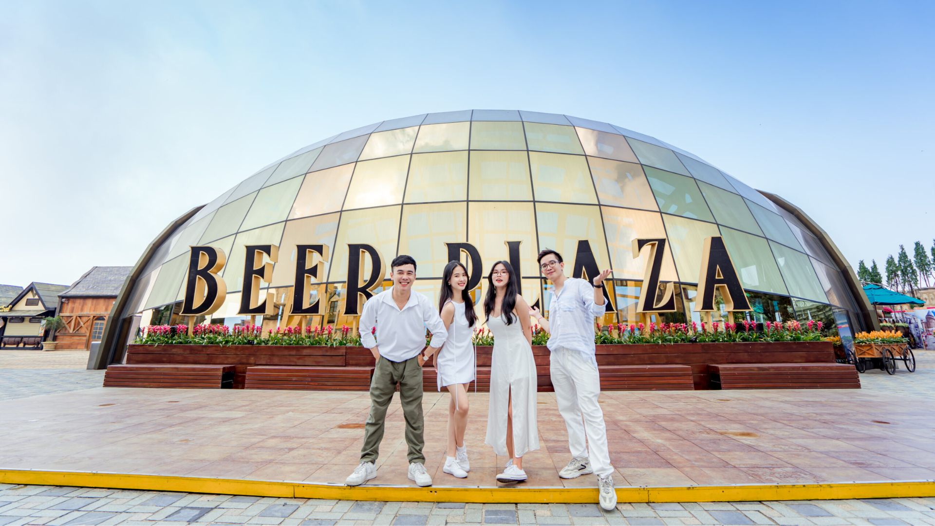 Nhà hàng Beer Plaza Bà Nà Hills: thực đơn và giá tham khảo