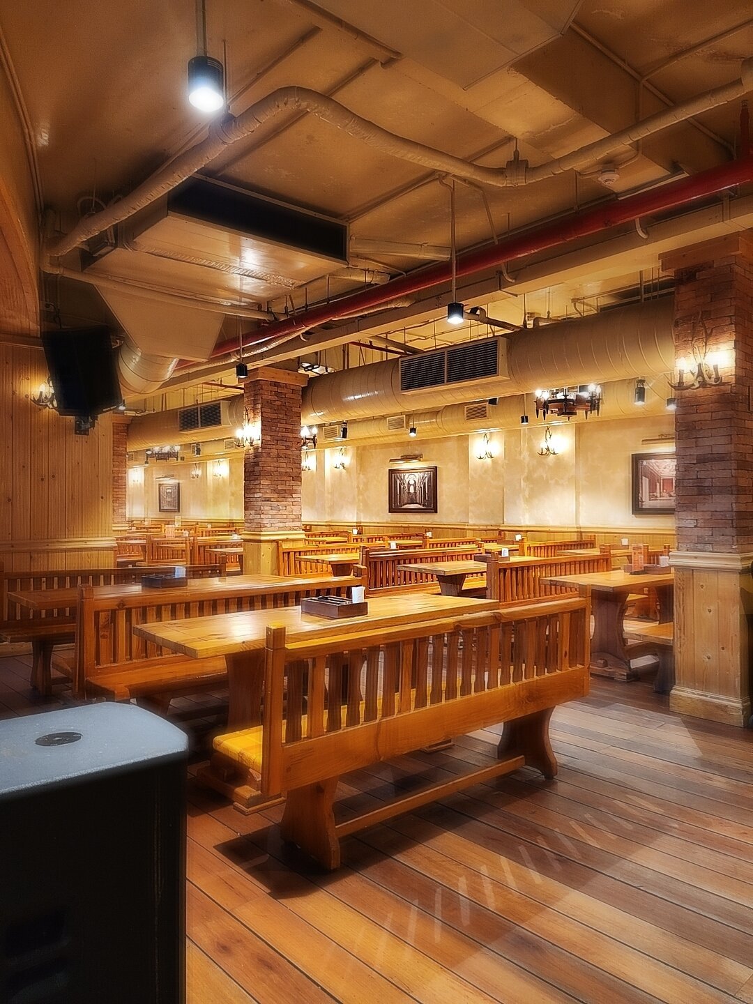 Nhà hàng Beer Plaza Bà Nà Hills: thực đơn và giá tham khảo