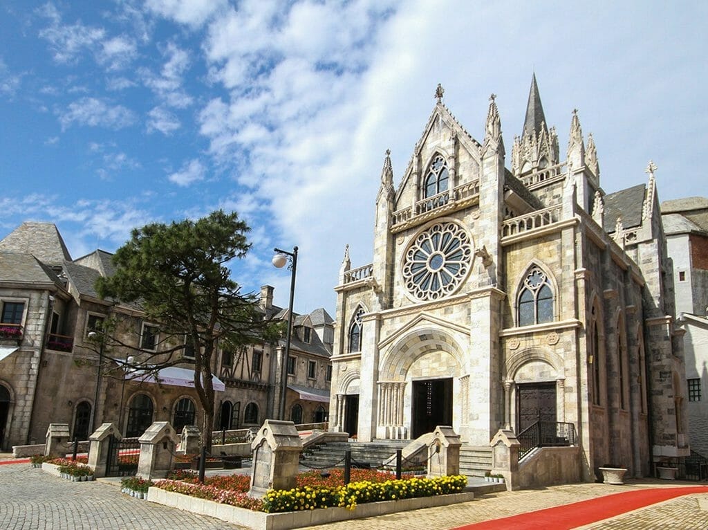 Nhà thờ Saint Denis Bà Nà tại Làng Pháp