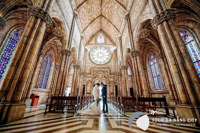Nhà thờ Saint Denis Bà Nà tại Làng Pháp