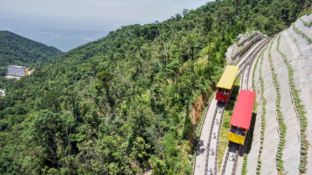 Tàu hỏa leo núi Bà Nà Hills: tuyến đi và trải nghiệm