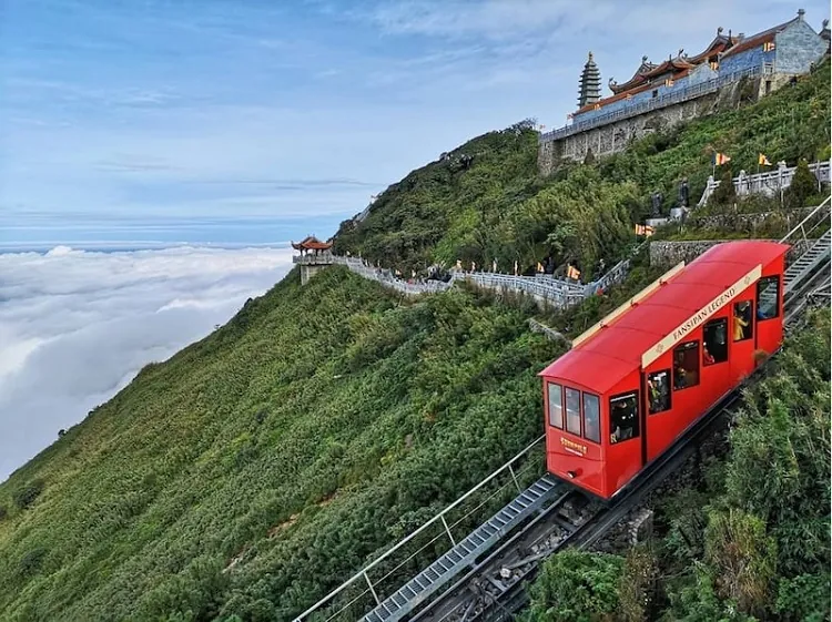Tàu hỏa leo núi Bà Nà Hills: tuyến đi và trải nghiệm