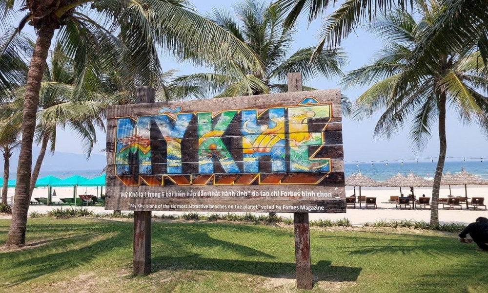 Bãi biển Mỹ Khê: kinh nghiệm tắm biển, vui chơi và check in