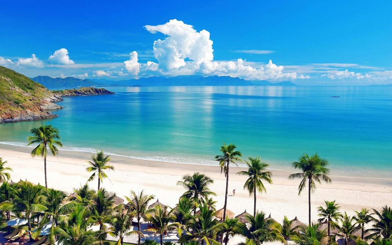 Bãi biển Mỹ Khê: kinh nghiệm tắm biển, vui chơi và check in