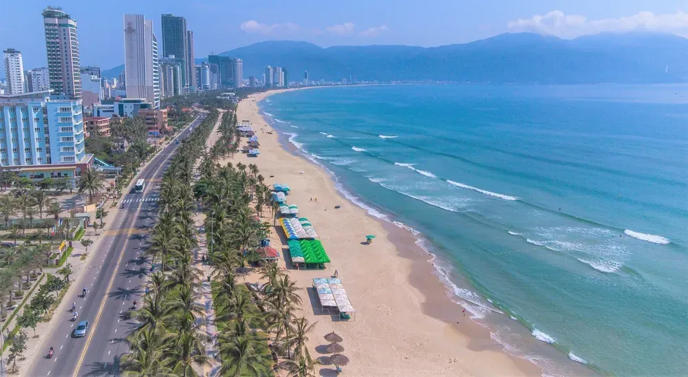 Bãi biển Mỹ Khê: kinh nghiệm tắm biển, vui chơi và check in