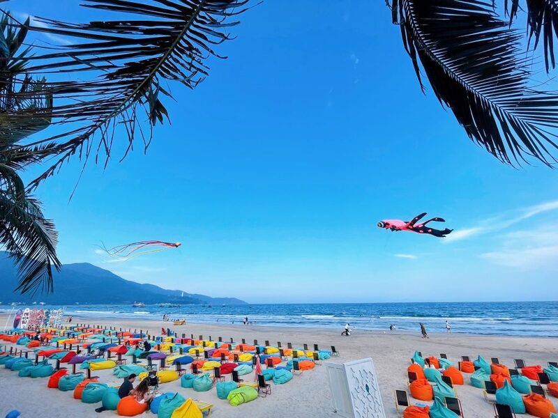 Bãi biển Phạm Văn Đồng: vị trí, hoạt động và kinh nghiệm