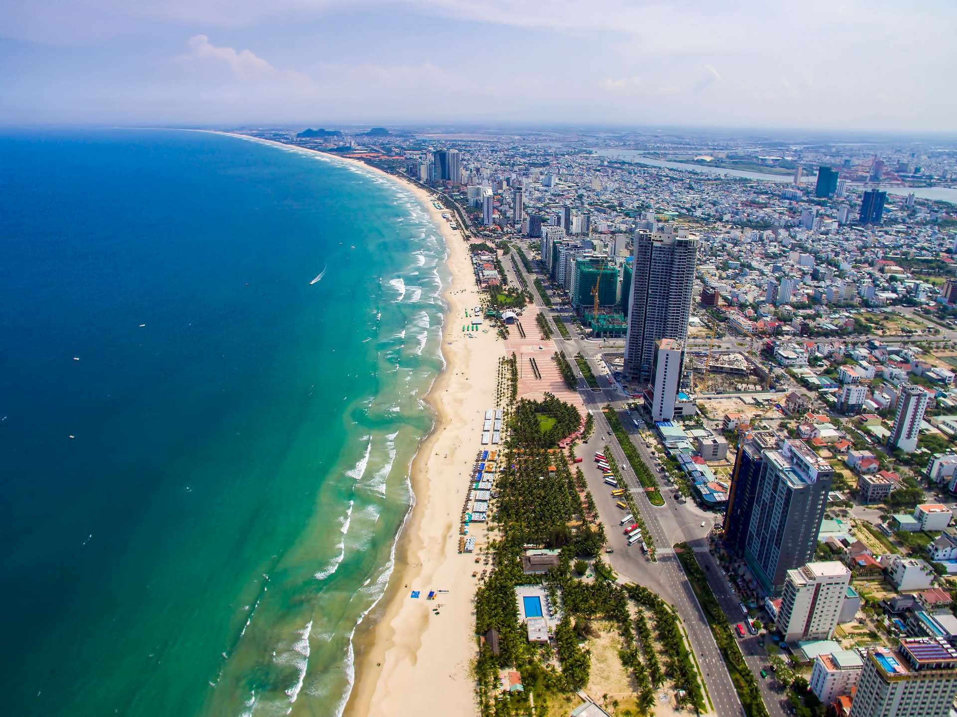 Combo khách sạn, vé máy bay và tour Đà Nẵng có tiết kiệm không?
