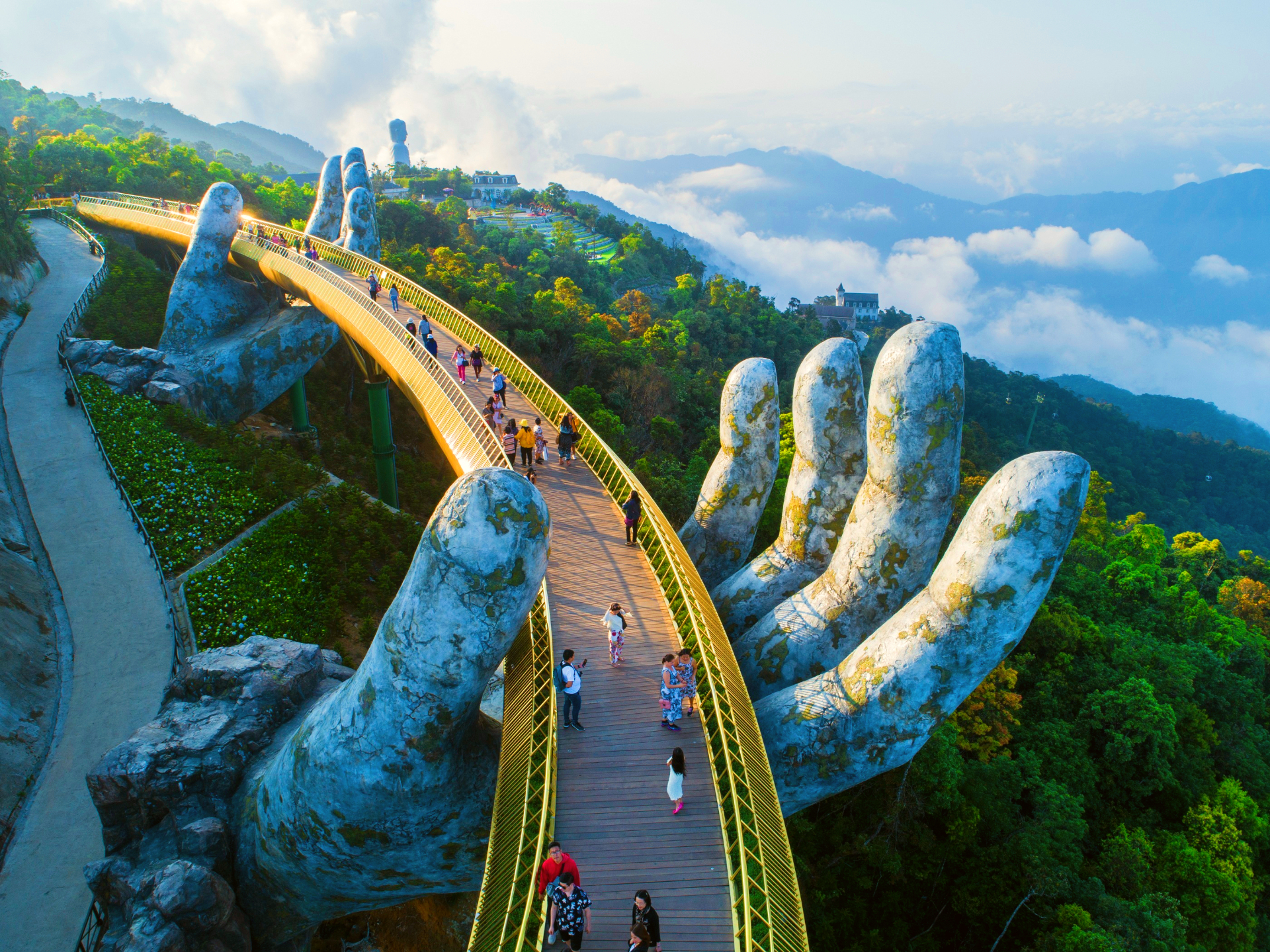 Combo khách sạn, vé máy bay và tour Đà Nẵng có tiết kiệm không?