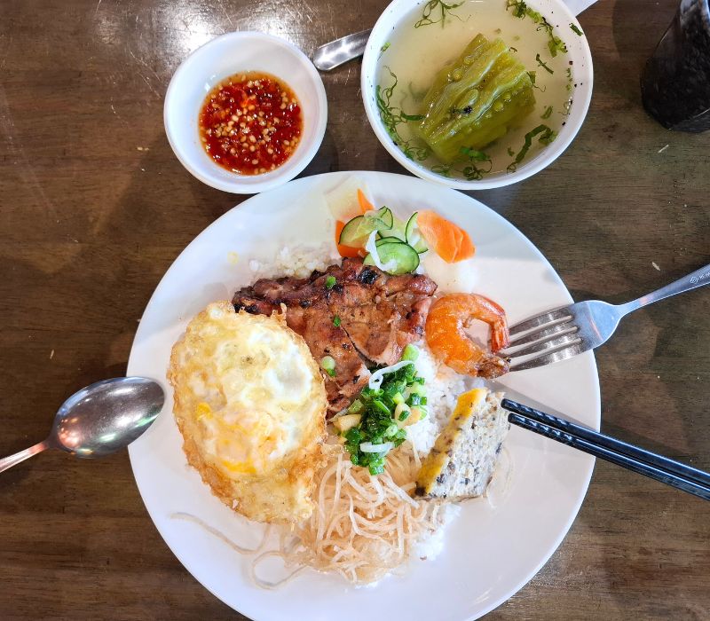 Đồ ăn đêm Đà Nẵng quán mở khuya nên thử