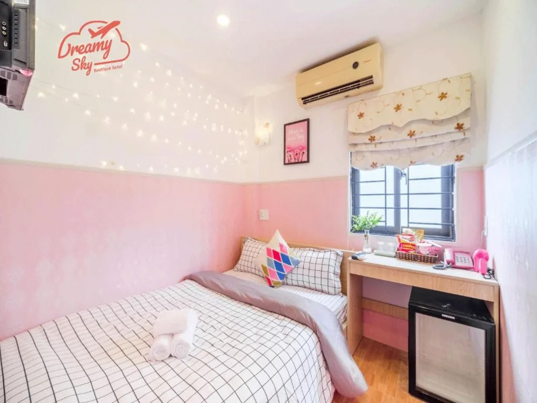 Dreamy Sky Boutique Hotel review chi tiết về phòng nghỉ, tiện ích và vị trí