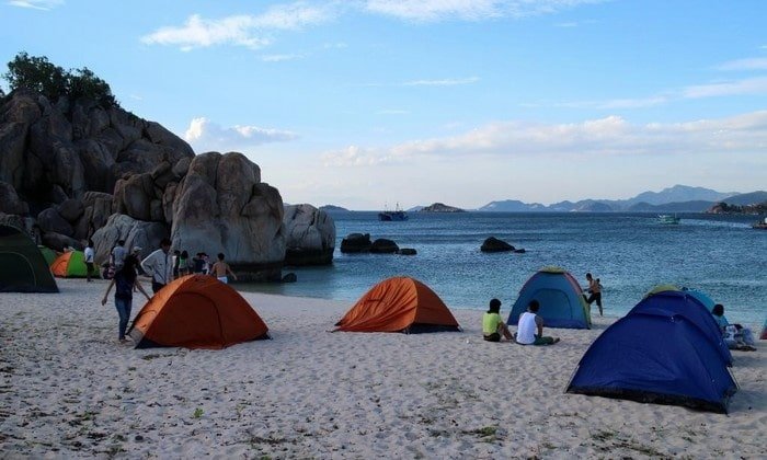 Ghềnh Bàng Đà Nẵng: kinh nghiệm trekking và lặn ngắm san hô