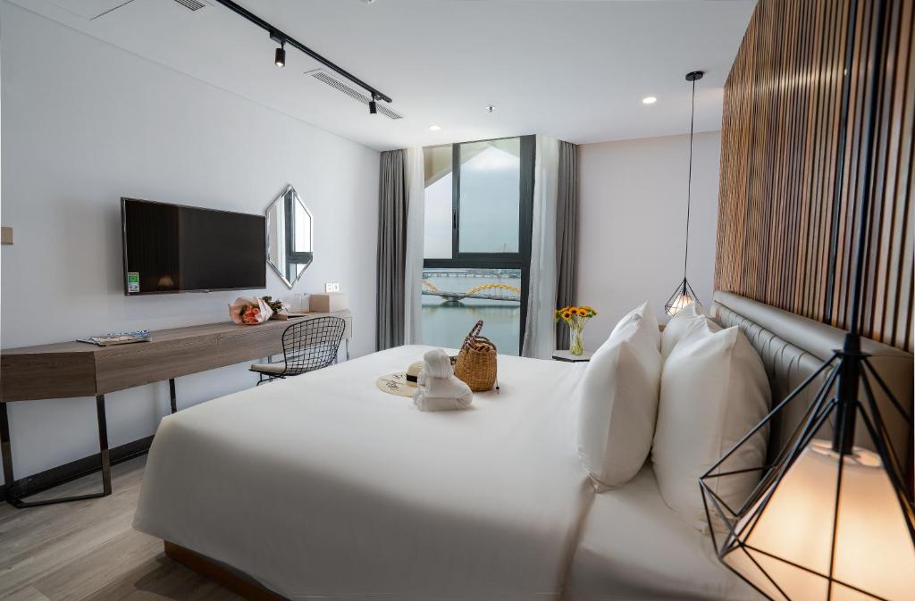 Haian Riverfront Hotel Da Nang review khách sạn bên sông Hàn