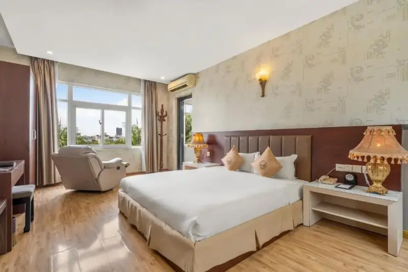 Khách sạn Red Palace điểm lưu trú tiện nghi tại trung tâm