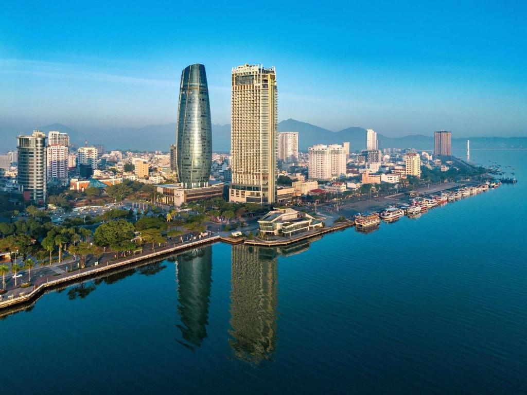 Khách sạn view sông Hàn ngắm Cầu Rồng đẹp