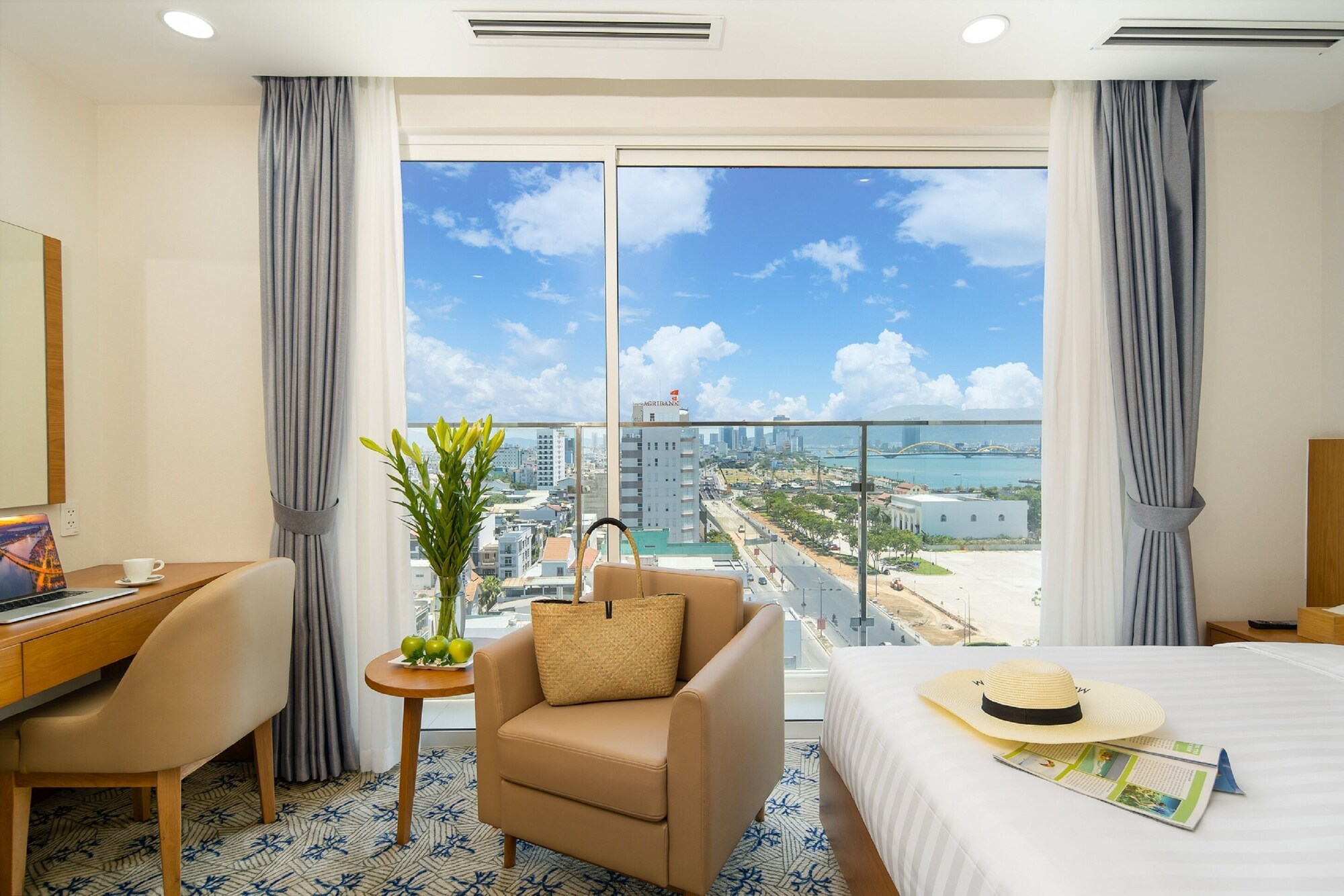 LAMANGA Hotel & Suites khách sạn hiện đại bên sông Hàn