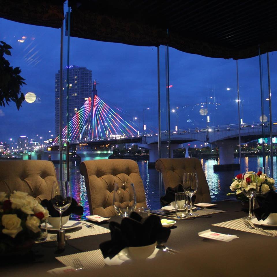 Quán cafe view sông Hàn và Cầu Rồng