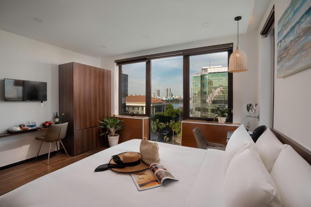 Review Dragon View Riverfront Hotel chi tiết từ vị trí đến phòng nghỉ