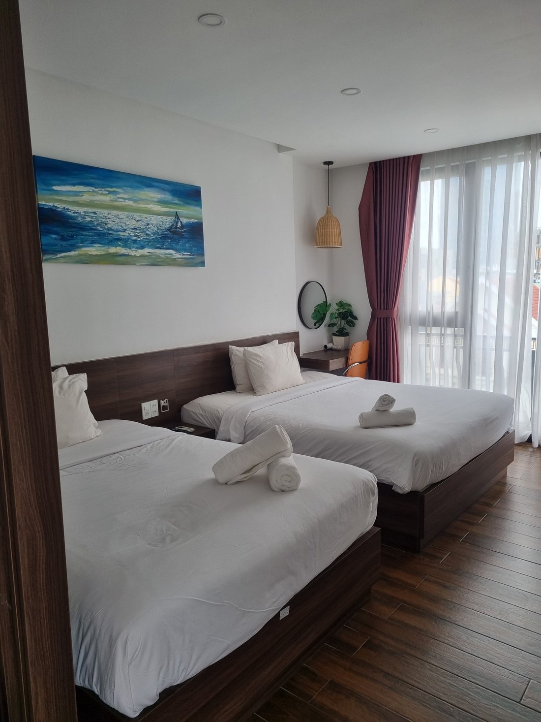 Review Dragon View Riverfront Hotel chi tiết từ vị trí đến phòng nghỉ