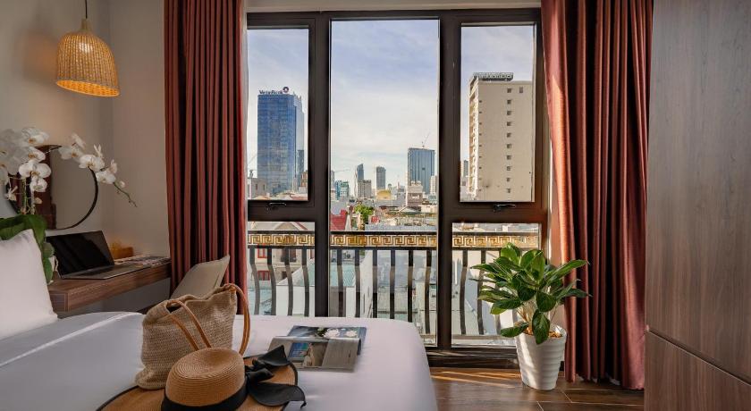 Review Dragon View Riverfront Hotel chi tiết từ vị trí đến phòng nghỉ