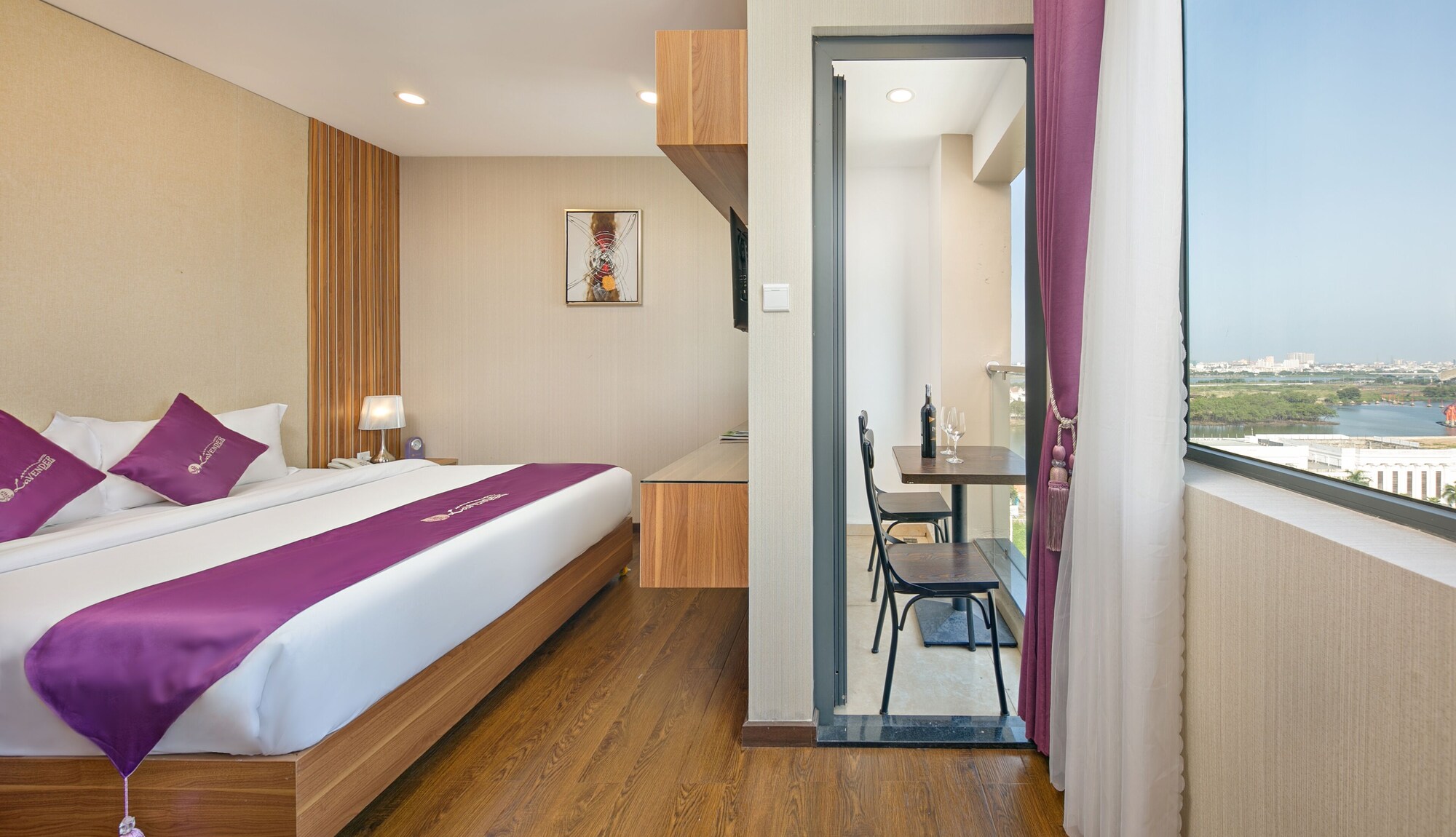Review Lavender Riverside Hotel gần sông Hàn Đà Nẵng