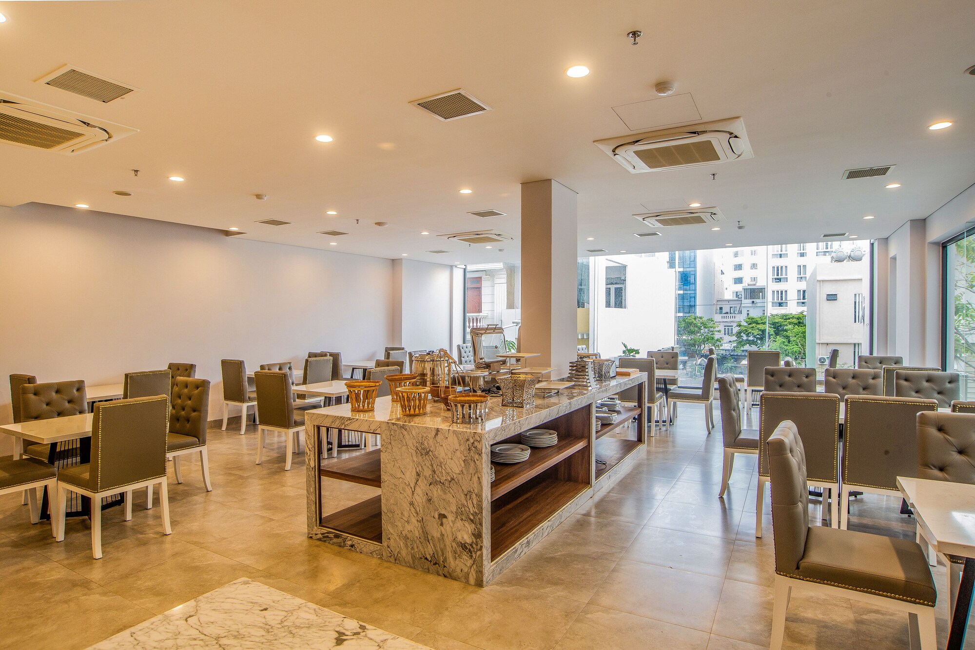 Sea Light Hotel khách sạn hiện đại gần biển Mỹ Khê