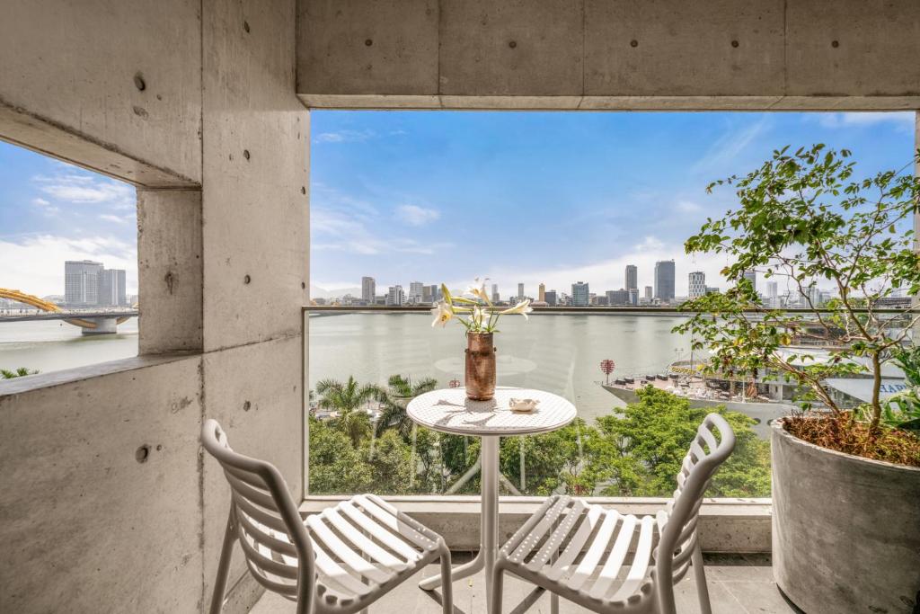 Stay Hotel review chi tiết về phòng nghỉ và dịch vụ