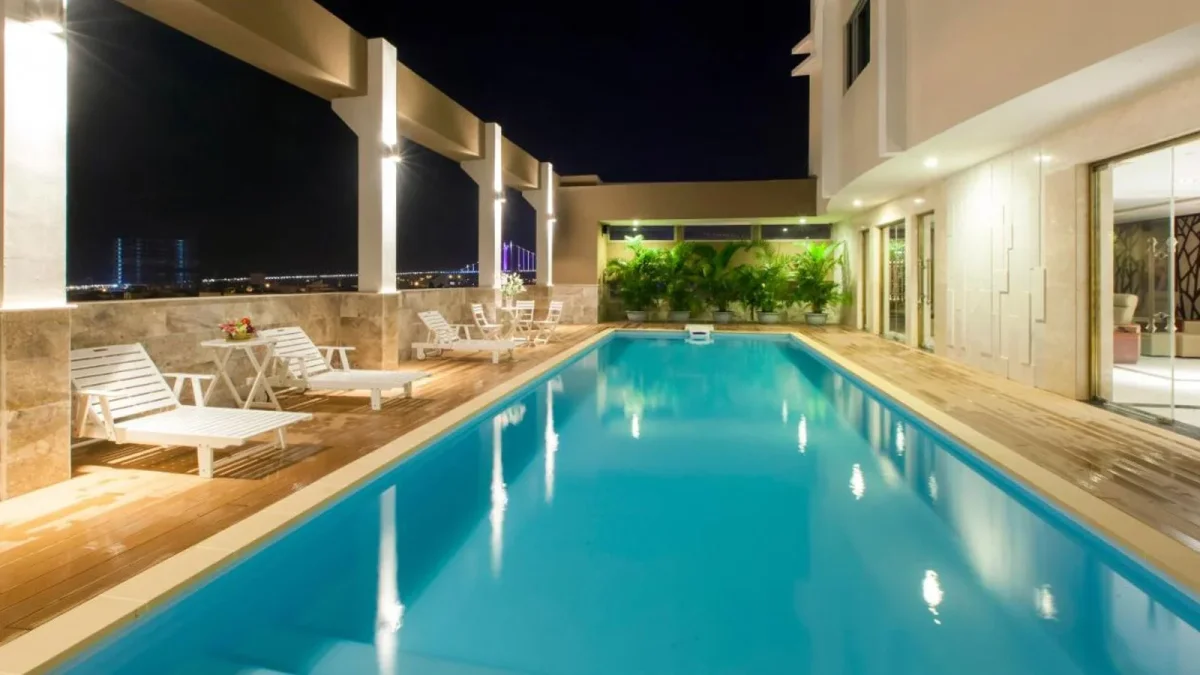 Stay Hotel review chi tiết về phòng nghỉ và dịch vụ