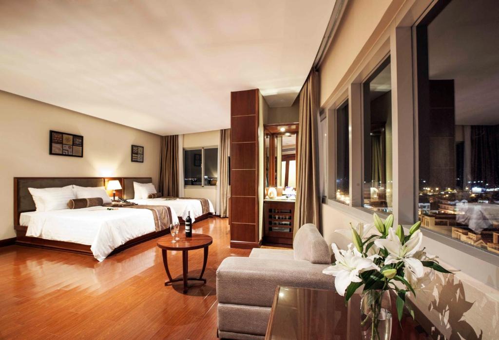 Stay Hotel review chi tiết về phòng nghỉ và dịch vụ