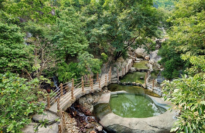 Suối khoáng nóng Núi Thần Tài Đà Nẵng: giá vé và kinh nghiệm vui chơi