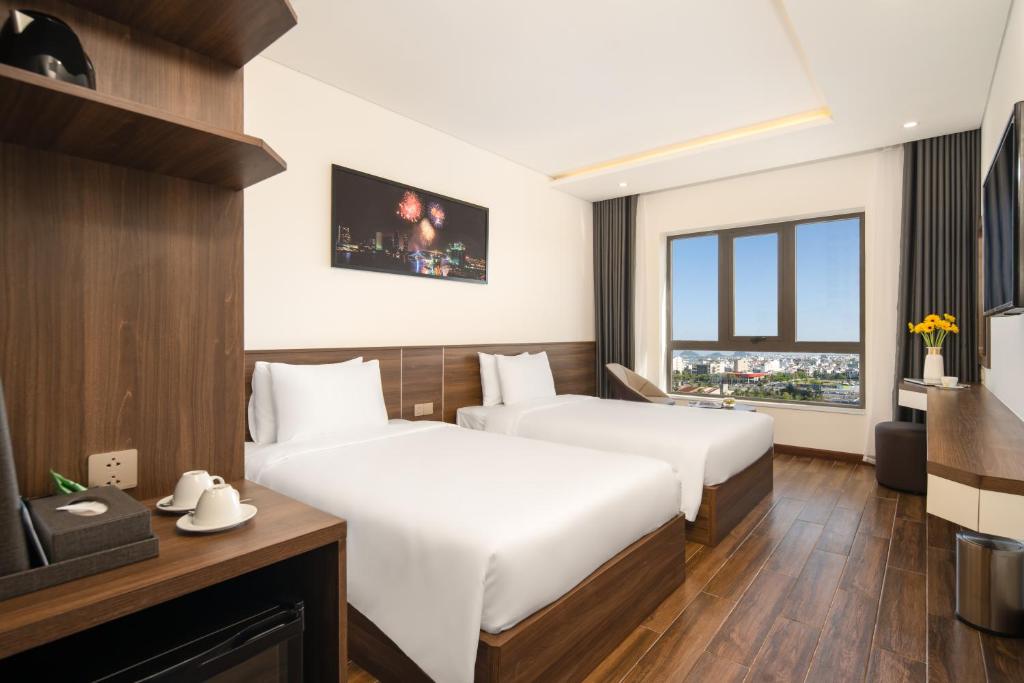 Tan Phuong Nam Hotel & Apartment gần Asia Park Đà Nẵng